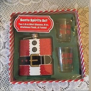 NIB Santa Spirits Set Flask & 2 Shot Glasses